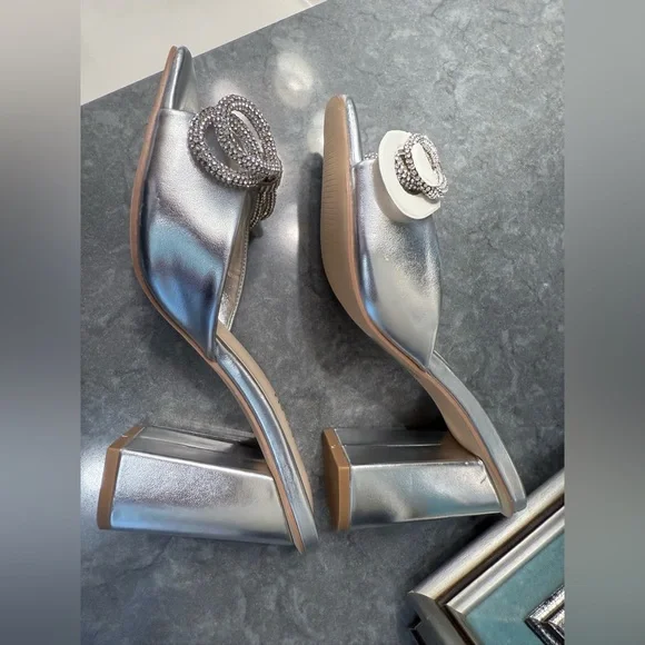 LE CHATEAU silver bow block heel mules - Picture 7 of 8